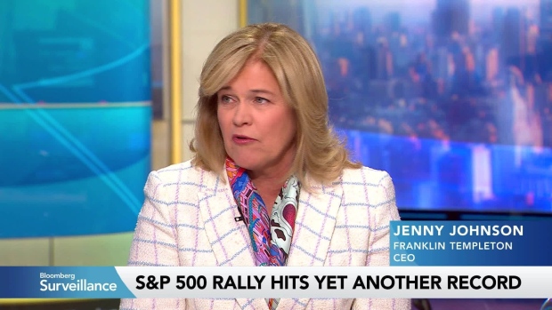 "The best thing for the Fed to do is to ignore the politics of the election," Franklin Templeton Investments CEO Jenny Johnson says during an interview on Bloomberg Television.